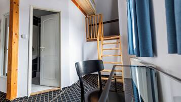 Yhden hengen standard-huone, vuoristonäköala | Työpöytä, vauvansängyt, ilmainen Wi-Fi, vuodevaatteet