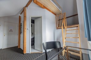 Habitación individual estándar, vista a la montaña | Escritorio y wifi gratis 