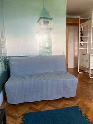 標準三人房, 山景 | 書桌、搖籃/嬰兒床、免費無線上網、床單