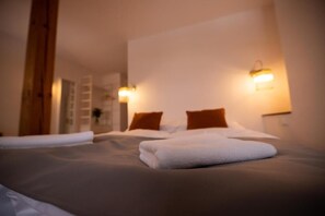 Standard-Dreibettzimmer, Hügelblick