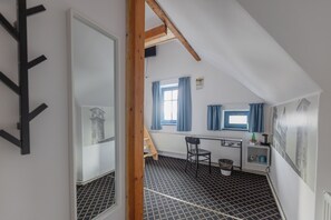 Habitación individual estándar, vista a la montaña | Escritorio y wifi gratis 