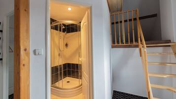 Singola Standard, vista montagna | Bagno | Doccia, asciugacapelli, asciugamani, sapone