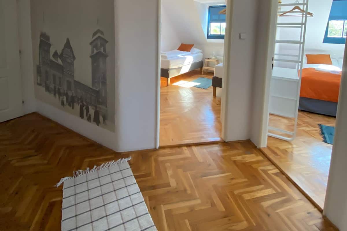 Bureau, lits bébé (en supplément), Wi-Fi gratuit, draps fournis