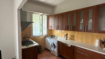 KĂŒhlschrank, Mikrowelle, Ofen, Herdplatte