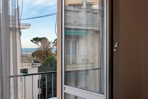 Interior - Apartment 'Pegli Quartiere Giardino' with Sea View, Wi-Fi and Air Conditioning (Genova)