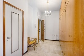 Interior - Apartment 'Pegli Quartiere Giardino' with Sea View, Wi-Fi and Air Conditioning (Genova)