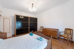 2 bedrooms, WiFi, bed sheets - Apartment 'Pegli Quartiere Giardino' with Sea View, Wi-Fi and Air Conditioning (Genova)