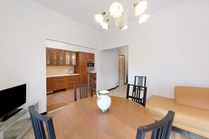 TV - Apartment 'Pegli Quartiere Giardino' with Sea View, Wi-Fi and Air Conditioning (Genova)