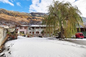 Exterior - Room 'Camera Matrimoniale' with Mountain View, Shared Garden and Wi-Fi (Grosio)