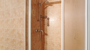 A bathroom with a shower, a hand shower, and a handheld showerhead. - Rooms with Mountain View, Homemade Breakfast, and Private Bathroom (Grosio)