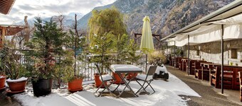 Room 'Camera Matrimoniale Con Castello' with Mountain View, Shared Garden and Wi-Fi