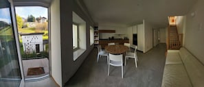 Casa, balcón, vistas a la montaña | Comedor