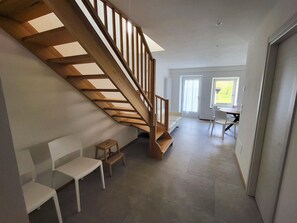 Maison, balcon, vue montagne | Coin séjour