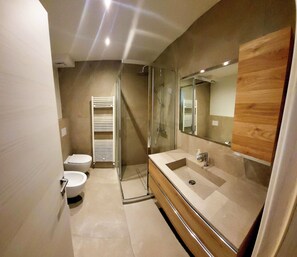 Casa, balcón, vistas a la montaña | Baño