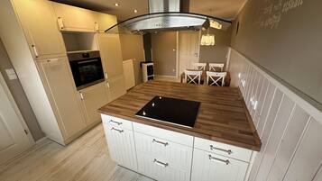 Réfrigérateur, four, plaque de cuisson, lave-vaisselle