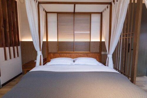 Leisure Courtyard Lake View Homestay