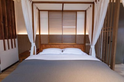 Leisure Courtyard Lake View Homestay