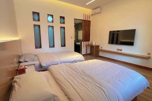 Leisure Courtyard Lake View Homestay