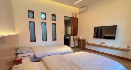 Leisure Courtyard Lake View Homestay