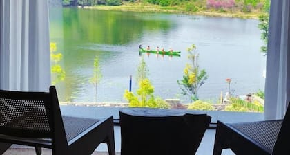 Leisure Courtyard Lake View Homestay