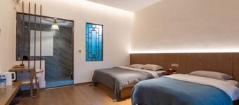 Leisure Courtyard Lake View Homestay