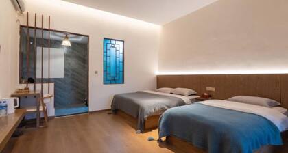 Leisure Courtyard Lake View Homestay