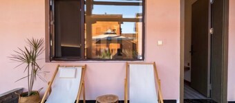 Leisure Courtyard Lake View Homestay