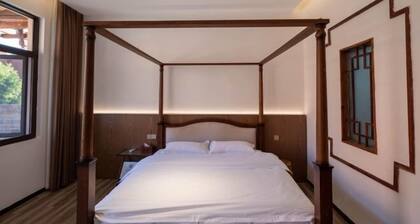 Leisure Courtyard Lake View Homestay