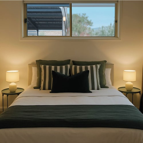 Relax & Unwind in Sunnybank Spacious 3BR Home w Parking