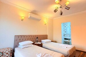 1 bedroom, WiFi, bed sheets - Five Pyramids Peaks View – Deluxe Double Room with Balcony (Cairo)