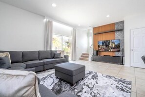 Room - Cozy, Perfect for Families, Hot Tub & Grill - 3013 (Kissimmee)