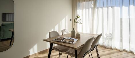 Familielejlighed - 2 soveværelser - balkon | Opholdsområde | Smart-tv