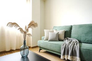 公寓, 2 間臥室, 身障無障礙空間 | 起居區 | 智慧型電視