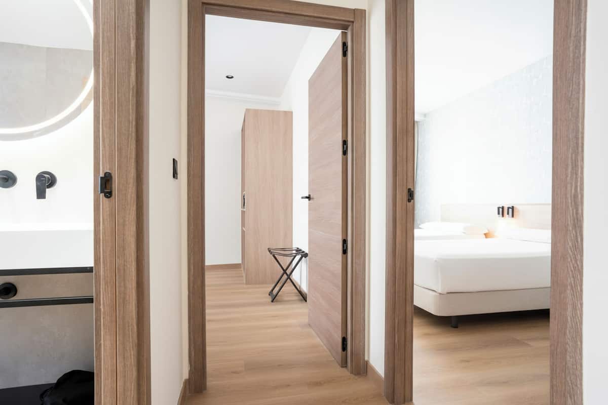 In-room safe, iron/ironing board, free WiFi, bed sheets