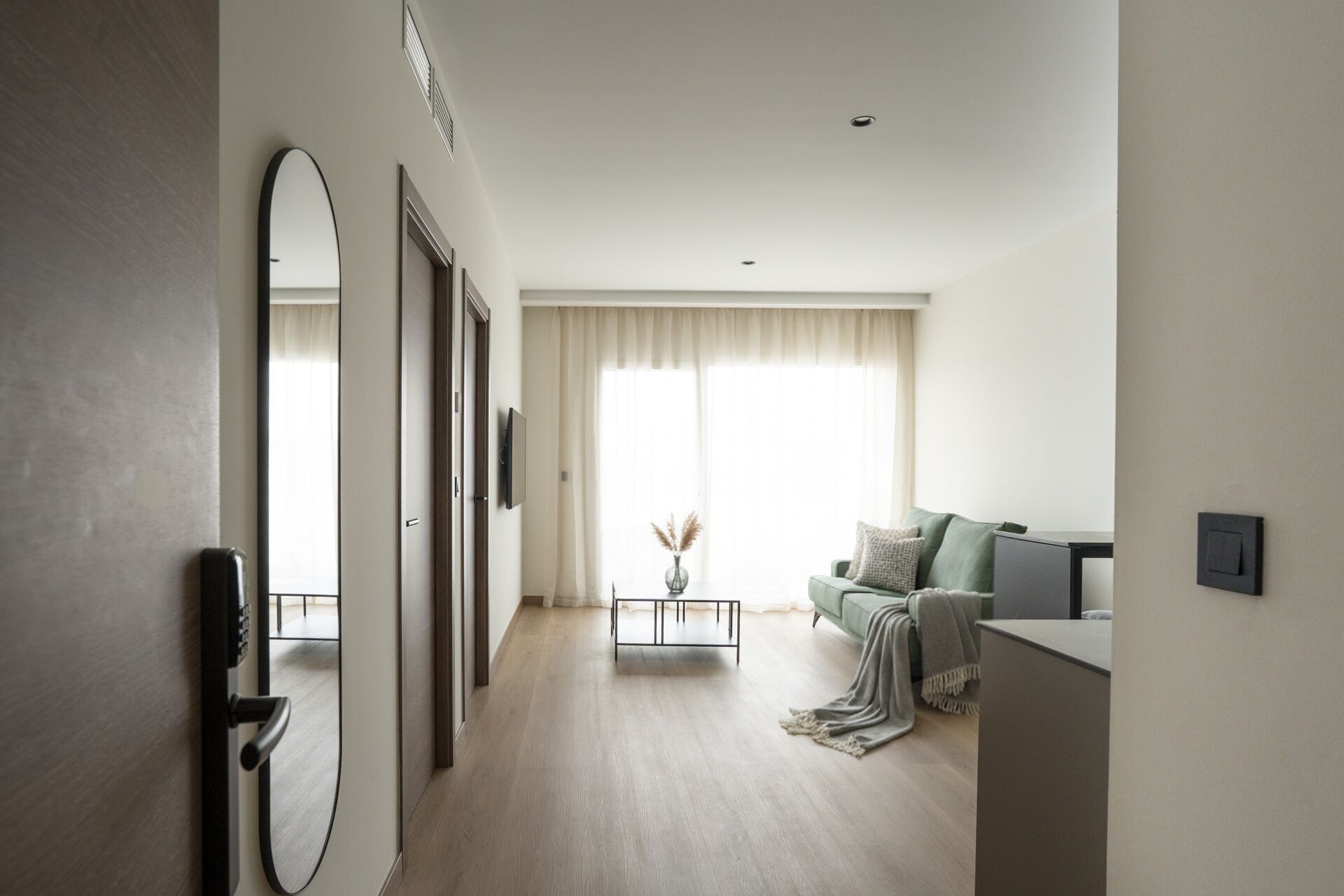 Apartamento, 1 habitación, balcón | Zona de estar | Una Smart TV