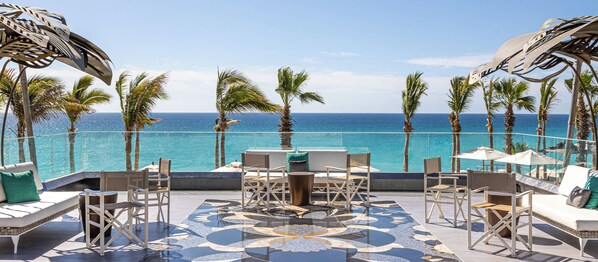 تناول الطعام بالخارج