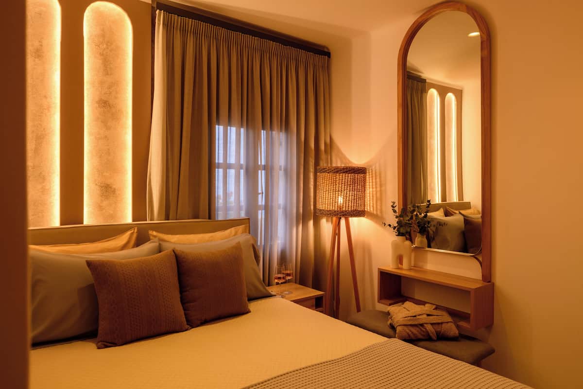 Romantisk svit - havsutsikt | Värdeförvaringsskåp på rummet, strykjärn/strykbräda och gratis wi-fi