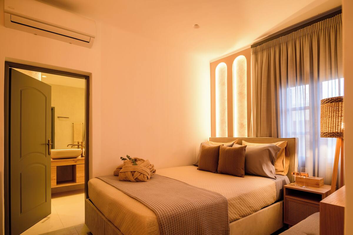 로맨틱 스위트, 바다 전망 | 객실 내 금고, 다리미/다리미판, 무료 WiFi