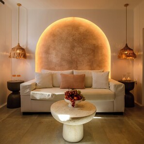 Romantisk svit - havsutsikt | Vardagsrum | 32-tums smart-tv med satellitkanaler