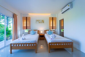 Cortinas blackout, tabla de planchar con plancha y wifi gratis 