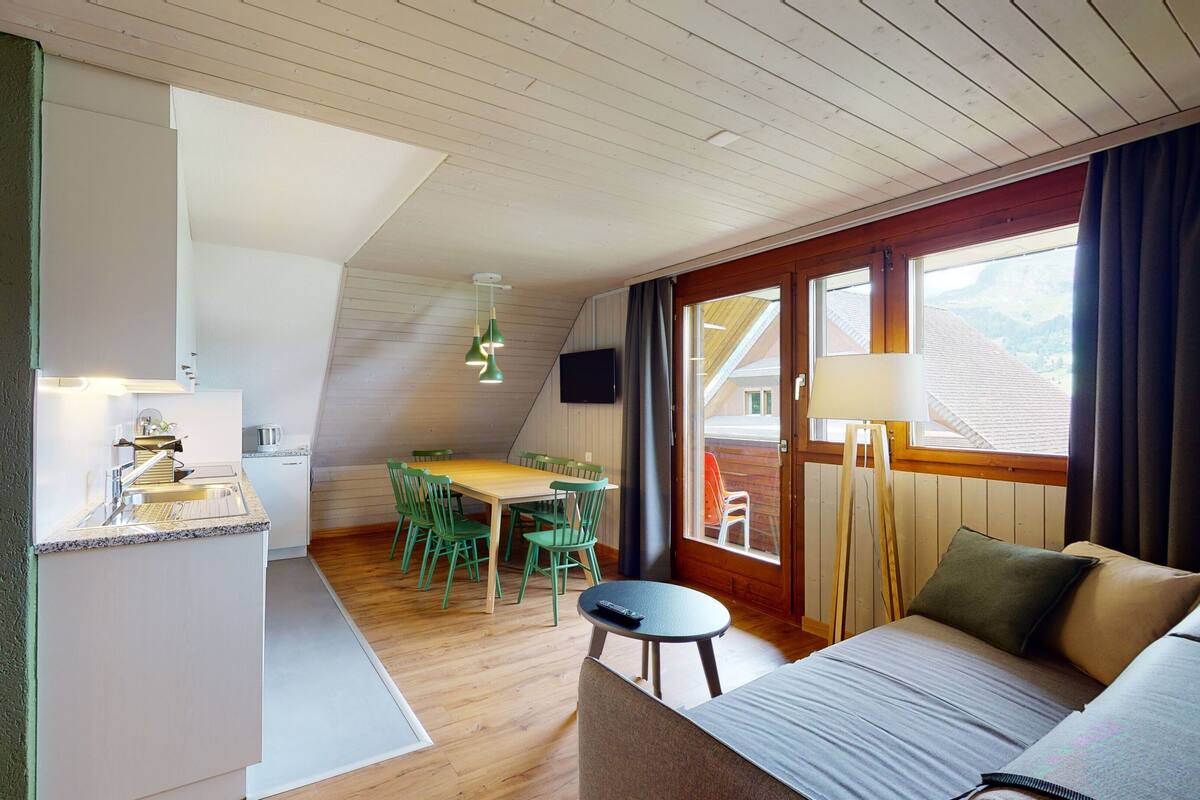 Standard-Apartment, 3 Schlafzimmer, Balkon | Wohnbereich