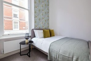Room - 2VH Virginia House, 31 Bloomsbury Way by City Living London (London)