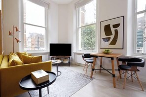 Room - 2VH Virginia House, 31 Bloomsbury Way by City Living London (London)