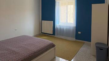 3 Schlafzimmer, BĂŒgeleisen/BĂŒgelbrett, WLAN, BettwĂ€sche