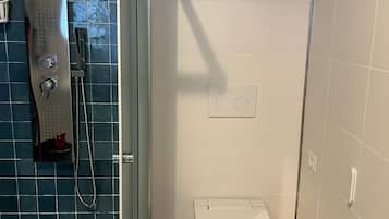 Doccia, asciugacapelli, bidet, asciugamani