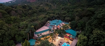 Velvet County Resort
