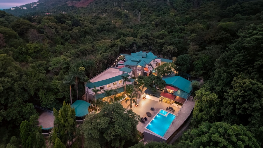 Velvet County Resort