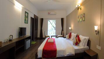 Deluxe Room, Balcony | Desk, free WiFi