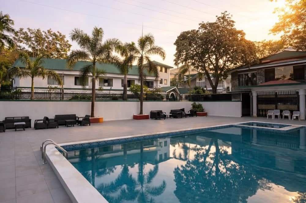 Velvet County Resort
