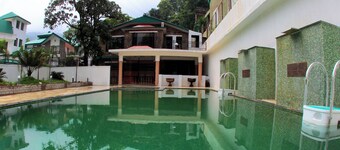 Velvet County Resort